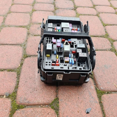 Skrzynka bezpieczników Opel Insignia B 39116633