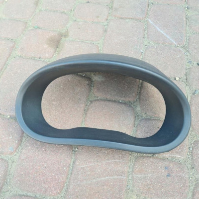 Obudowa osłona daszek deski ramka Opel Corsa D 13205180