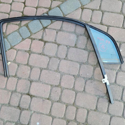 Szyba drzwi przód przednia prawa 2014r uszczelka Opel Mokka