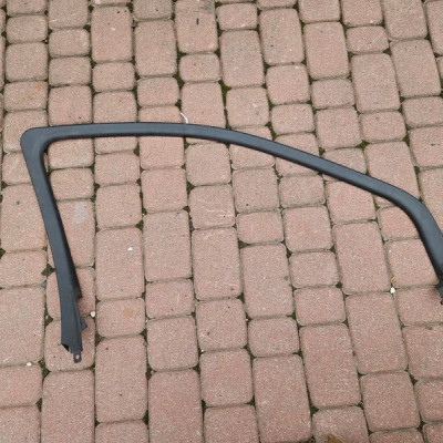 Obudowa osłona drzwi lewa Opel Mokka 95133796