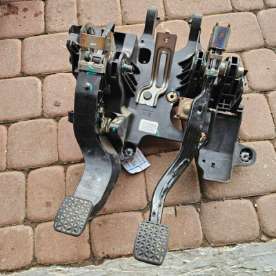 Pedał pedały hamulca sprzęgła manual EUROPA Opel Mokka MOKKA X 95299740