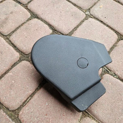 Obudowa osłona fotela prawa plastik Opel Mokka MOKKA X ATZ95325