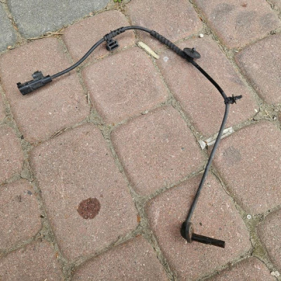 Czujnik ABS koła tył tylny PRAWY Opel Mokka MOKKA X 95371617