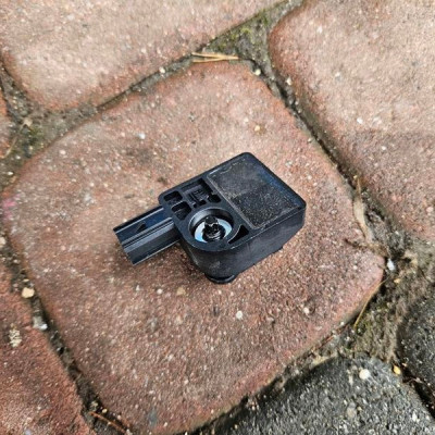 Sensor czujnik uderzeniowy AIRBAG Opel Mokka MOKKA X 13578678