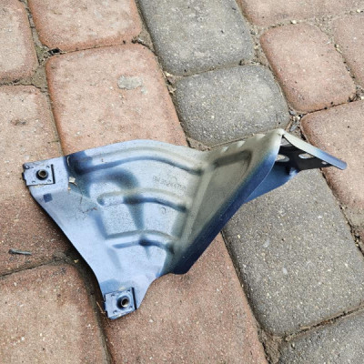 Uchwyt mocowanie wspornik błotnika lewy Opel Mokka MOKKA X 95244755