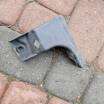 Ślizg tył tylny prawy mocowanie zderzaka Opel Mokka MOKKA X 95245218