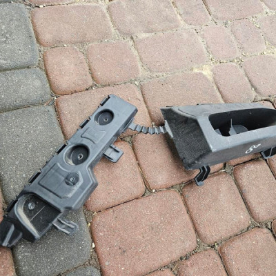 Ślizg tył tylny lewy mocowanie zderzaka Opel Mokka MOKKA X 95256260