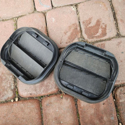 Kratka tył tylna wentylacyjna dekompresyjna Opel Mokka MOKKA X 13502348