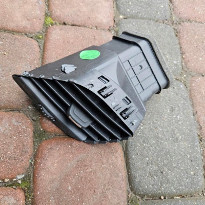 Kratka deski prawa nawiewu nadmuchu Opel Mokka MOKKA X 95316016