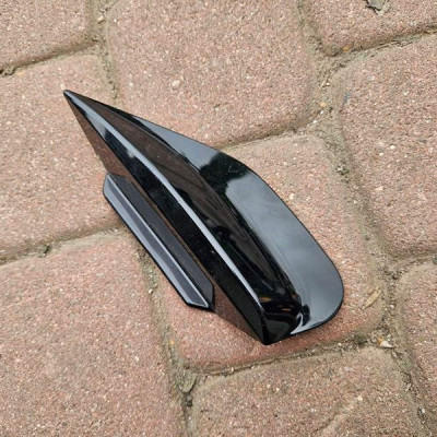 Listwa zaślepka błotnika lewa trójkąt Opel Mokka MOKKA X 95092493