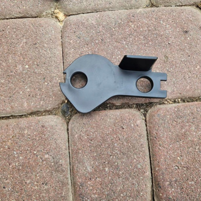 Obudowa osłona tunelu plastik deski uchwyt Opel Mokka MOKKA X 95187294