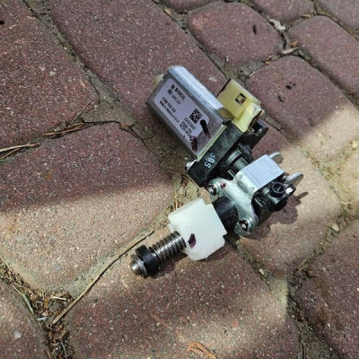 Silniczek regulacji przesuwu fotela Opel Mokka MOKKA X 52031820