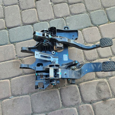 Pedał pedały hamulca sprzęgła manual EUROPA Opel Mokka MOKKA X 95421236