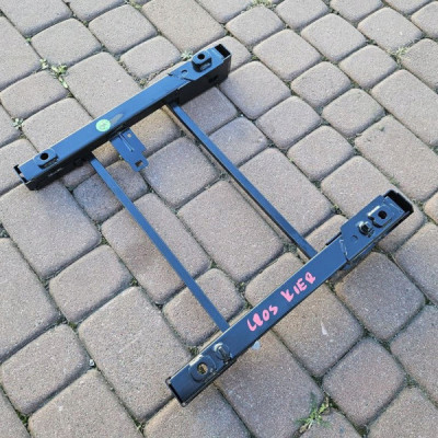 Uchwyt mocowanie podstawa fotela lewe Opel Crossland 39180527