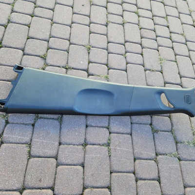 Plastik obudowa osłona słupka lewa wnętrza Opel Crossland 39138932