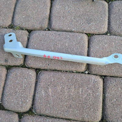 Wspornik mocowanie pas przedni prawy okular Opel Crossland X 39024258