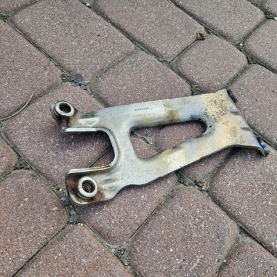 Uchwyt mocowanie katalizatora wspornik 2.0T 250KM 260KM Opel Insignia B