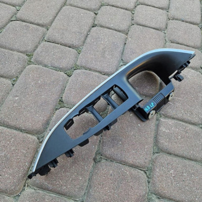 Obudowa osłona boczka drzwi przód przednia boczek EUROPA Opel Insignia B