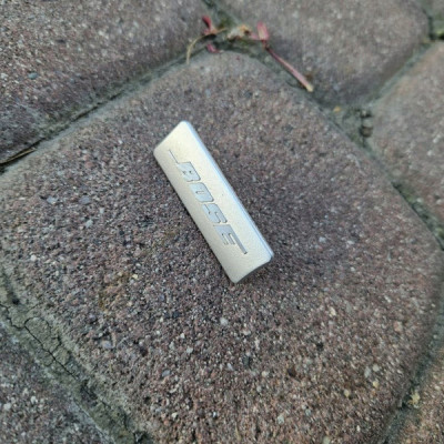 Napis emblemat logo boczka tapicerki BOSE nagłośnienie Opel Insignia B