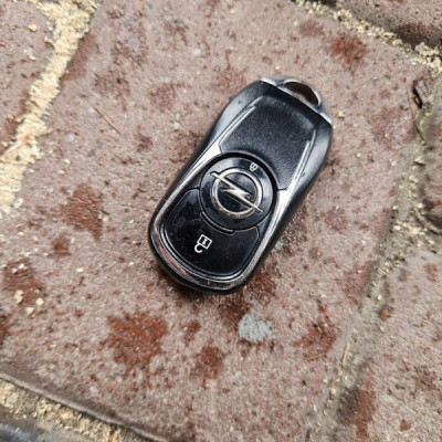 Obudowa osłona kluczyka grot rygiel Opel Insignia B 2