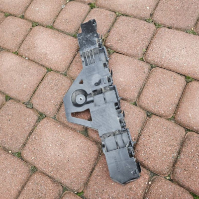 Ślizg mocowanie zderzaka lewy tył tylny Opel Crossland X 13478131