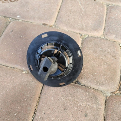 Mocowanie koła zapasowego uchwyt śruba Opel Crossland X 9816031680