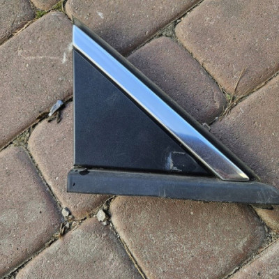 Trójkąt błotnika wykończenie prawy trujkat Opel Crossland X 13482331