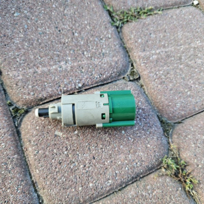 Czujnik świateł stopu włącznik Opel Crossland X 9818232480