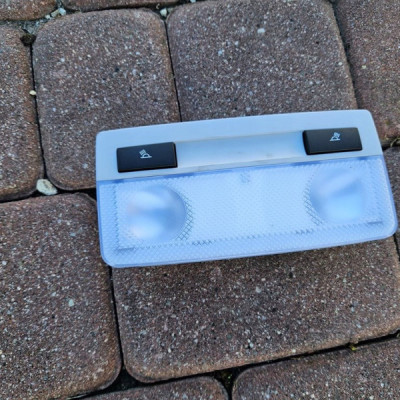 Lampka podsufitki oświetlenia wnętrza Opel Crossland X 39027174