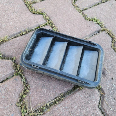 Kratka wentylacyjna dekompresyjna bagaznika Opel Crossland X 13502349