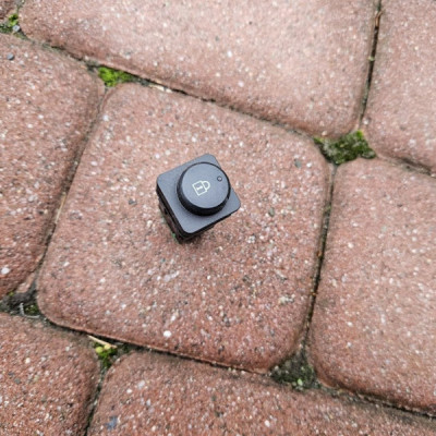 Przełącznik włącznik centralnego zamka panel Opel Crossland X YP00033577