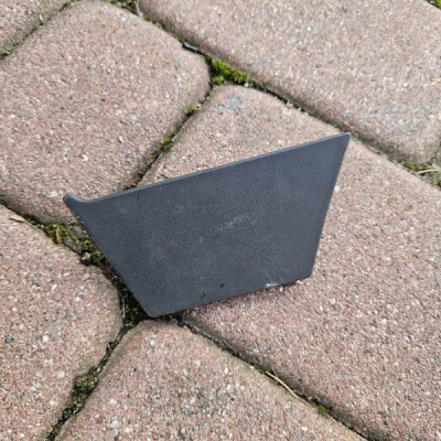 Plastik obudowa osłona wnętrza lewa przód boczka Opel Crossland X 13498086