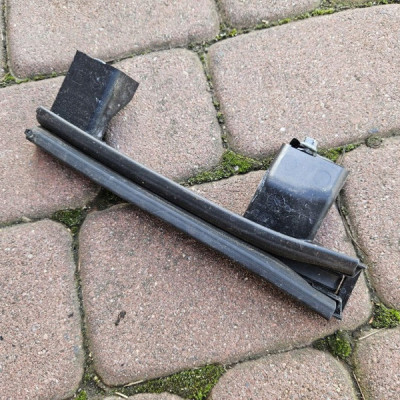 Listwa prowadnica szyby drzwi przód przedni prawa Opel Crossland X 13467526