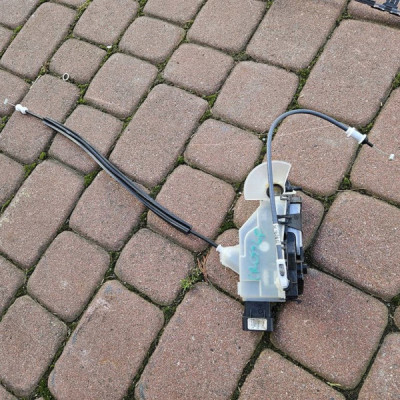 Zamek drzwi przód przedni lewy EUROPA Opel Crossland X 16943700 PSA267389