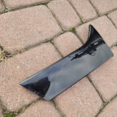Listwa obudowa osłona PRAWA bagażnika klapy Opel Crossland X 13481458