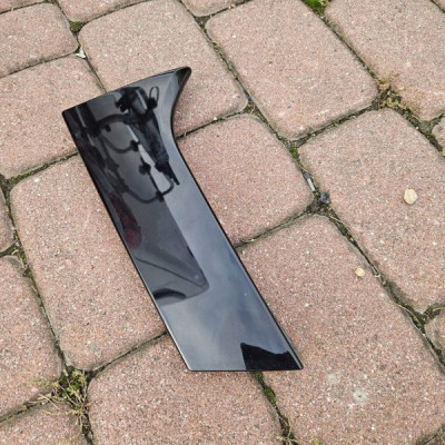 Listwa obudowa osłona LEWA bagażnika klapy Opel Crossland X 13481457