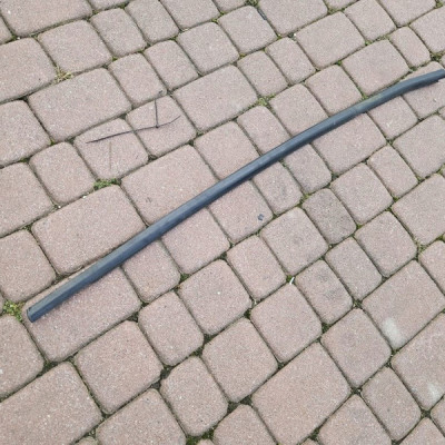 Listwa zgarniająca przód przednia lewa Opel Crossland X 39124056