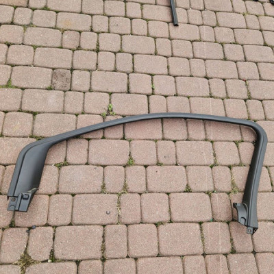 Ramka Listwa zgarniająca przód przednia prawa Opel Crossland X 13452116