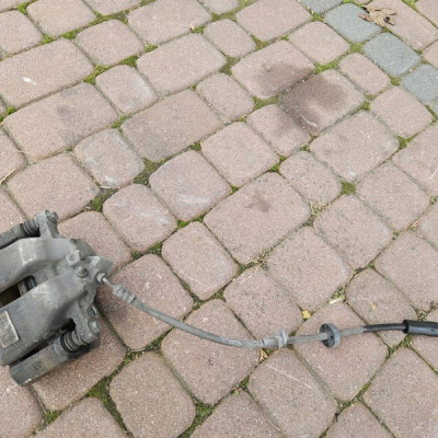 Zacisk przód przedni lewy jażmo Opel Crossland X 9829340980