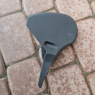 Plastik obudowa osłona fotela lewa kierowcy Opel Crossland X 13495610