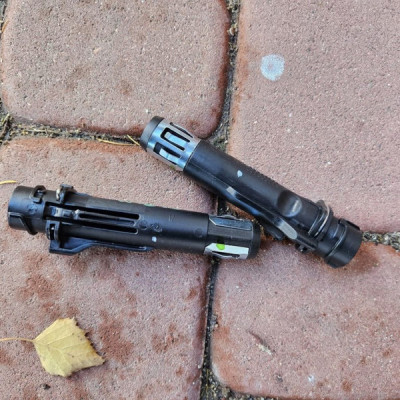 Prowadnica fotela zagłówka przód przedniego Opel Crossland X 13500990