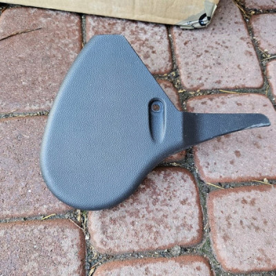 Plastik obudowa osłona fotela prawa pasażera Opel Crossland X 13495611