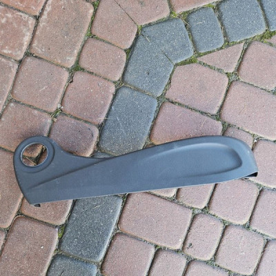 Plastik obudowa osłona fotela prawa pasażera Opel Crossland X 13468150