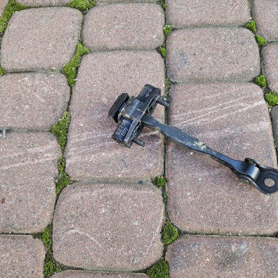 Ogranicznik drzwi tył tylny LEWY / PRAWY Opel Crossland X 6270