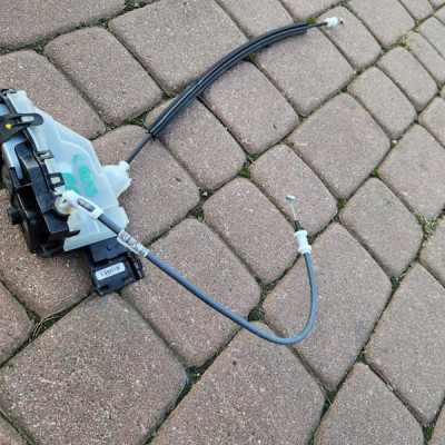 Zamek drzwi przód przedni prawy EUROPA Opel Crossland X PSA267387 16943702