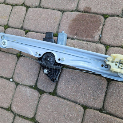 Podnośnik szyby przód przedni prawy silniczek Opel Crossland X 39187590