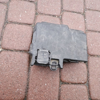 Klema bezpieczników obudowa bezpieczniki przykrywka Opel ADAM 13371567