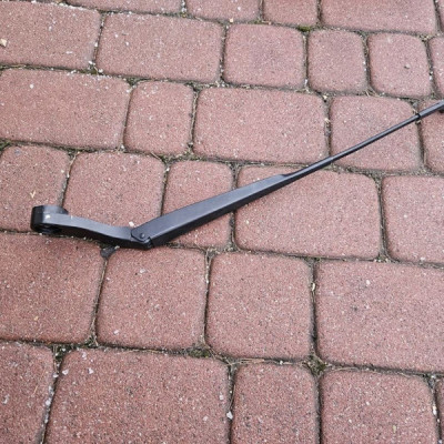 Wycieraczka ramie wycieraczek lewe EUROPA Opel ADAM 13354348