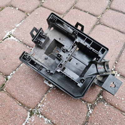 Podstawa bezpieczników obudowa plastik Opel ADAM 13371117