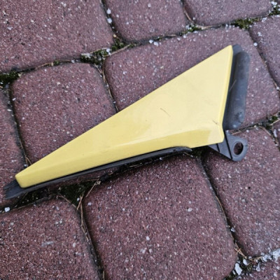 Trójkąt błotnika lewy błotnika Opel ADAM 13365625 Z40Q